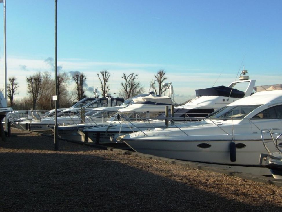 Boats moored up at Newark Marina