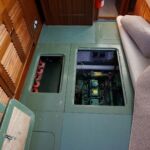 Broom 1070 - Engines & Isolators under the saloon floor