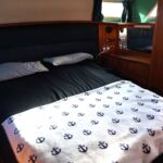 Broom Ocean 42 - Large master cabin with island bed