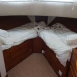 Colvic Beta 40 - Forward v-berth with drawers underneath