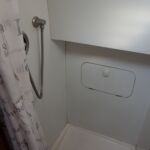 Colvic Beta 40 - Separate shower room