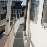 Colvic Beta 40 - Wide side decks with non-slip tread