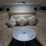 Fairline Carrera 24 - Seating with backrest and table