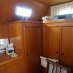 Stevens 1140 - Vanity unit and hanging space in the aft cabin