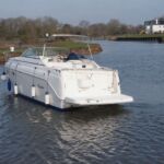 Rinker Fiesta V270 - Stern View with large bathing platform