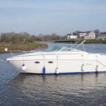 Rinker Fiesta V270 - Stylish sports cruiser