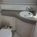 Freeman 33 Sports - Heads with toilet, wash hand basin and shower attachment