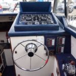 Birchwood 29 Sedan - Helmstation