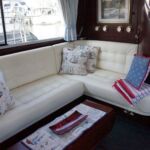 Broom Crown 37 - Saloon seating with table