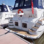 Broom 450 - Stern view with bathing platform and wide steps up to the side decks