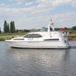 Broom Ocean 38 - Summer cruising without the canopy