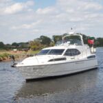 Broom Ocean 38 - Salix Lady on the RIver Trent