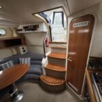 Sealine S34 - Steps up to the cockpit
