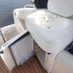 Sealine S34 - Cockpit sink and fridge