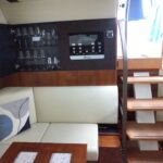 Broom 370 - Glasses cabinet and steps up to the cockpit