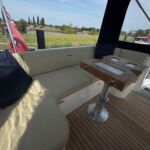 Broom 370 - Transom seating with expanding table