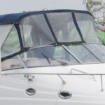 Regal 2665 Commodore - Walkk through windscreen to forward deck