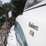 Haines 350 - Sturdy stainless steel guard rails on side decks