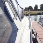 Sturdy guard rails on side decks and grab rails