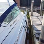 Fairline Targa 29 - Sturdy guard rails on side decks