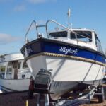 Hardy Pilot 20 - Semi displacement hull provides stabillity in varying water conditions