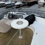 Galeon 390 - Flybridge table and passenger seating