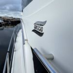 Galeon 390 - Sturdy guard rails and grab rails