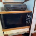 Mitchell 31 -- Microwave and portable gas hob