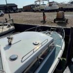 Cleopatra Fox 700 - Forward deck with ventilation cap and rab rails