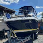 Regal 2565 - Stainless steel pulpit, fender baskets and electric anchor windlass.