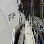 Sealine F34 - Sturdy guard rails for side decks